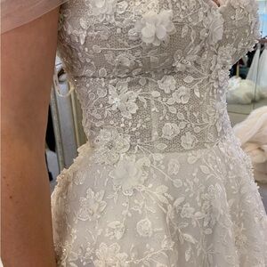 Elegant White Lace Wedding Dress